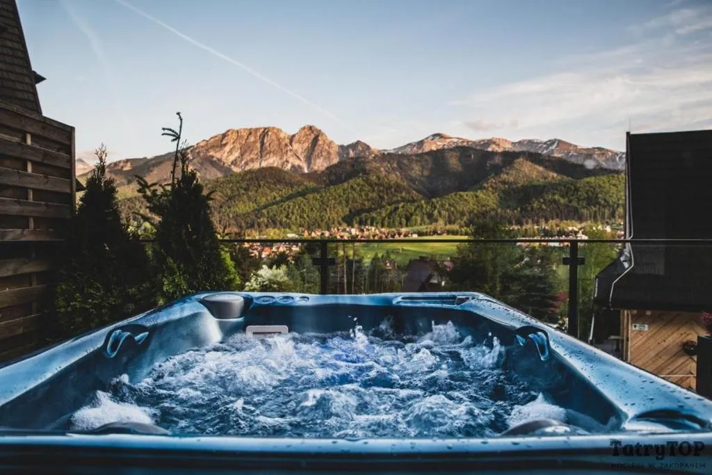 Image 1 of Czarne Wierchy jacuzzi – Luxury Chalets Kościelisko