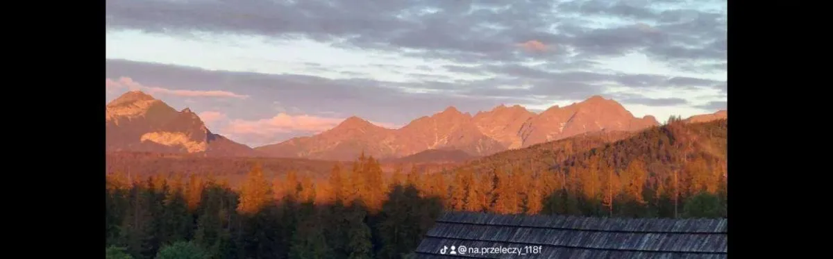 Image 2 of Domek Na Przełęczy wood house & mountain view