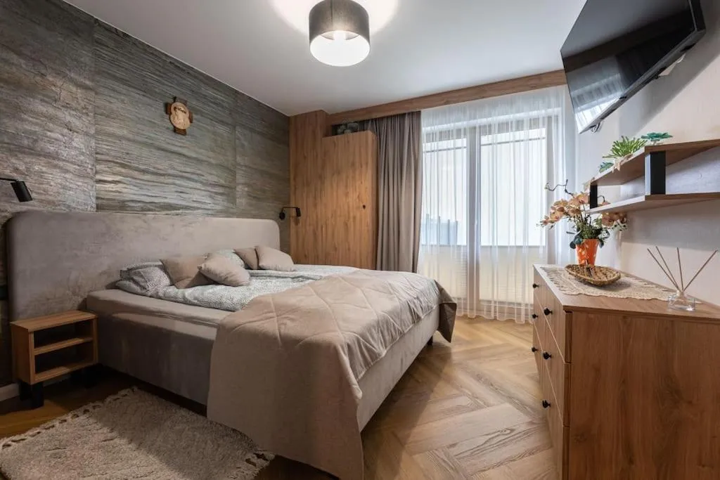 Image 2 of Two Bedroom Apartment with Terrace- Tatra View – Księżycowe Apartamenty SPA – 24e-1