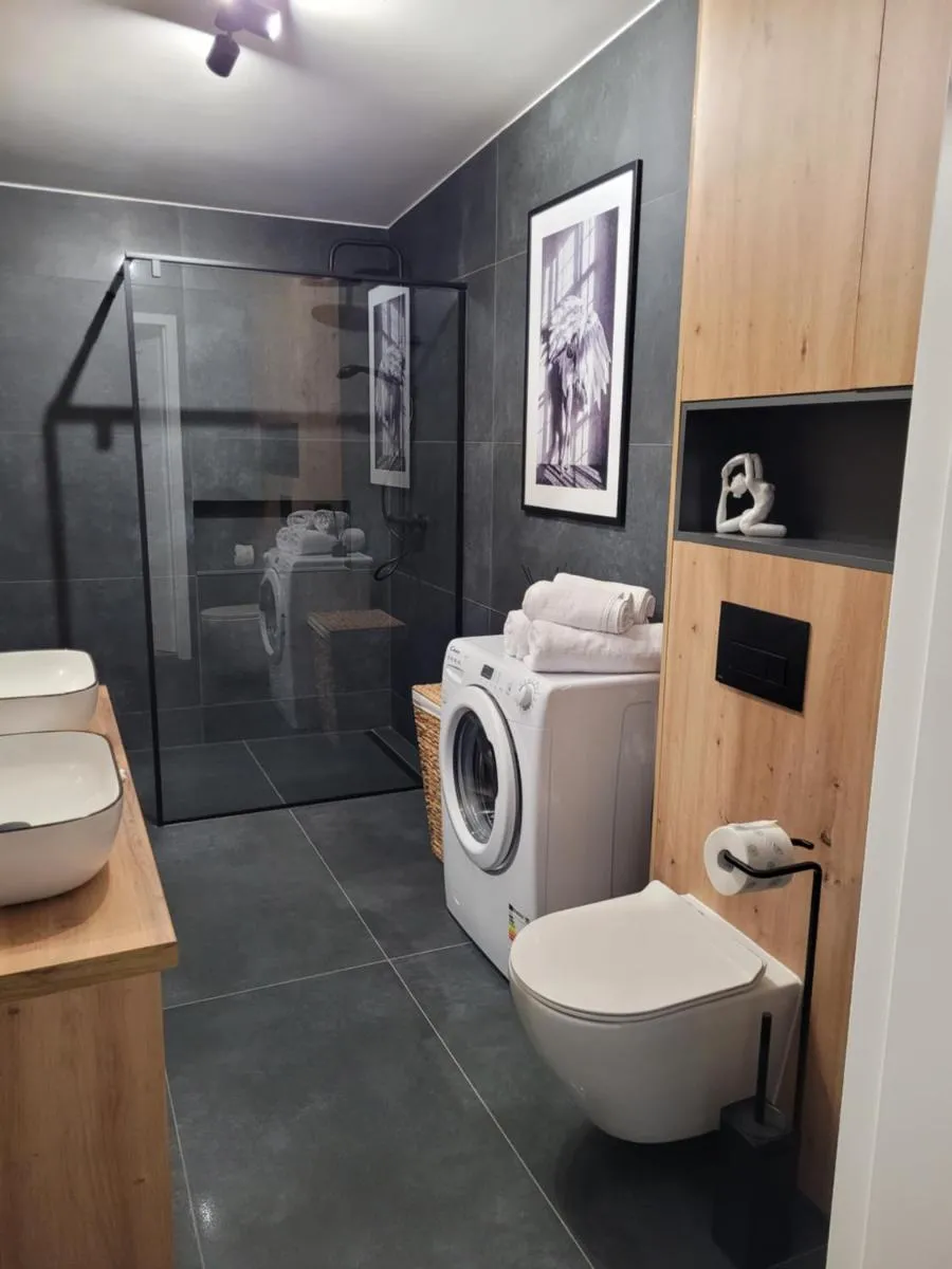 Image 2 of Axo-Hostel 15