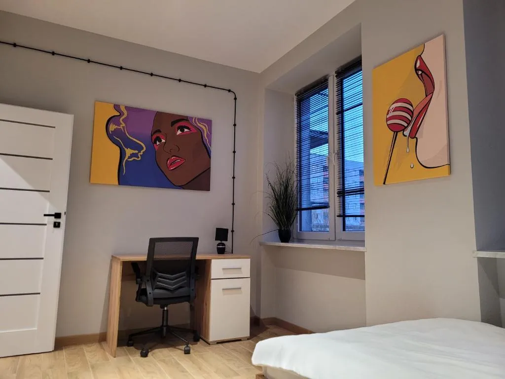 Image 1 of Axo-Hostel 5