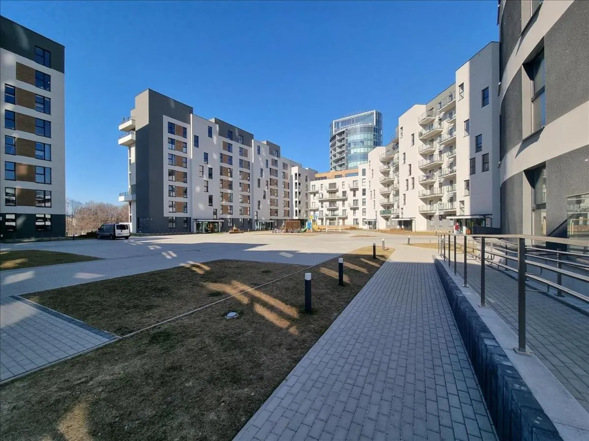 Image 3 of Capital Towers Verte