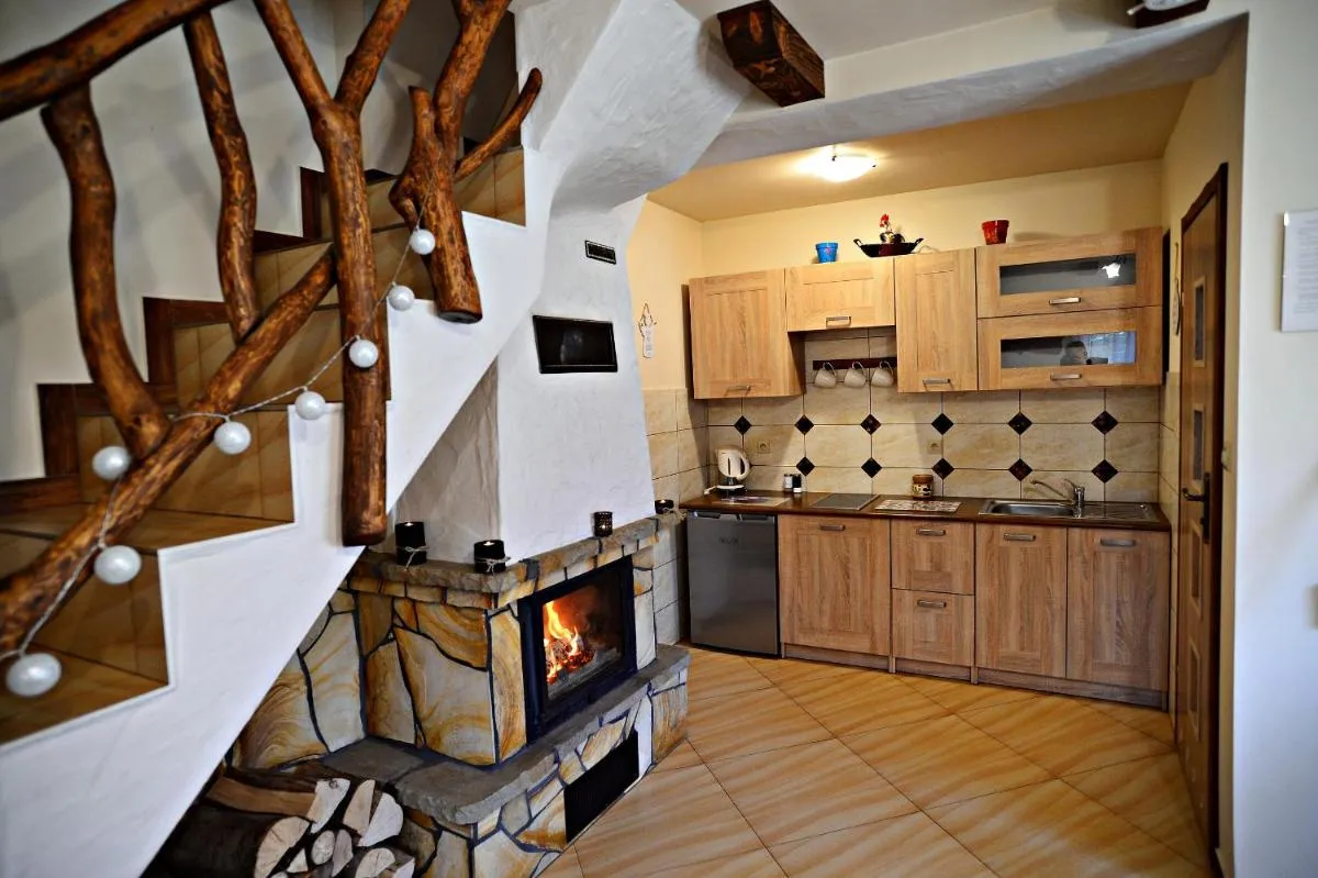 Image 3 of Drozdówka nad Soliną – Chata z Kominkiem