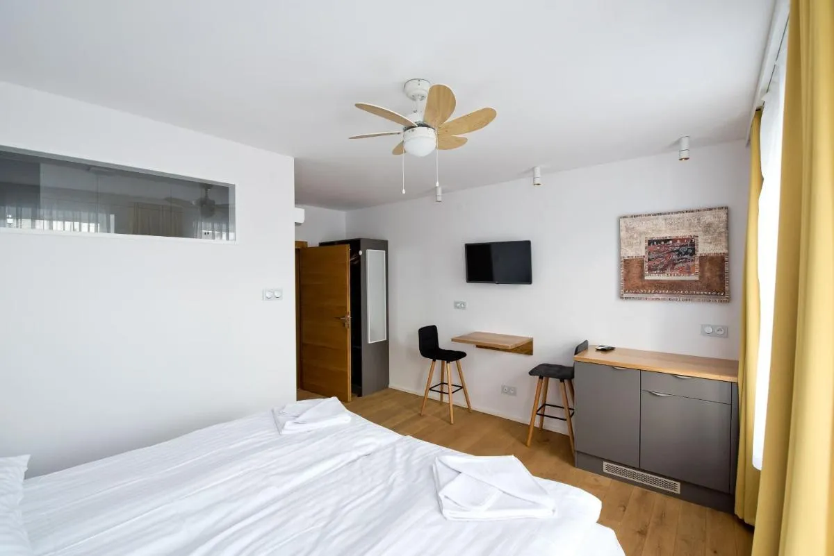 Image 5 of Salon Win Wine Bar & Apartments