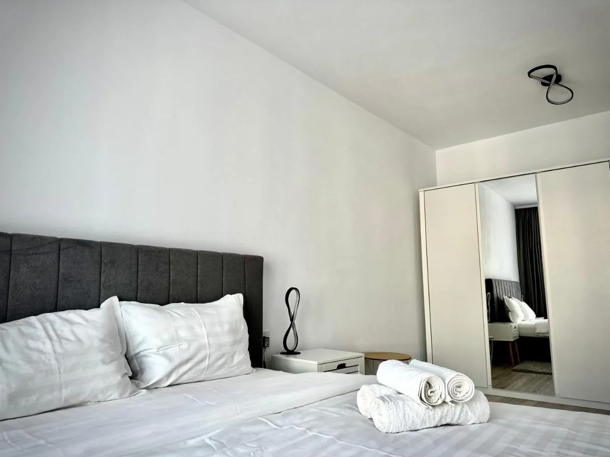 Image 3 of 4FriendsCoresiBrasov W