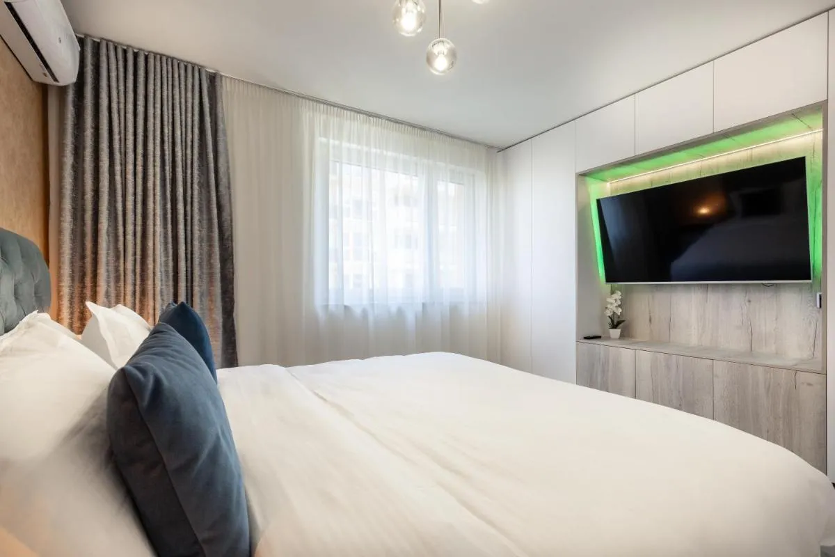 Image 4 of 5th Floor Executive Apartment with Balcony and Free Parking