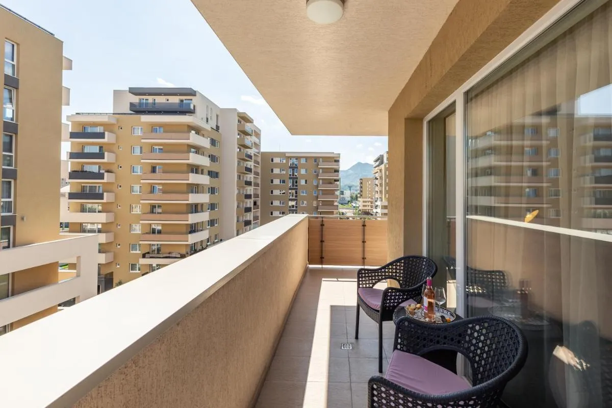 Image 6 of 5th Floor Executive Apartment with Balcony and Free Parking