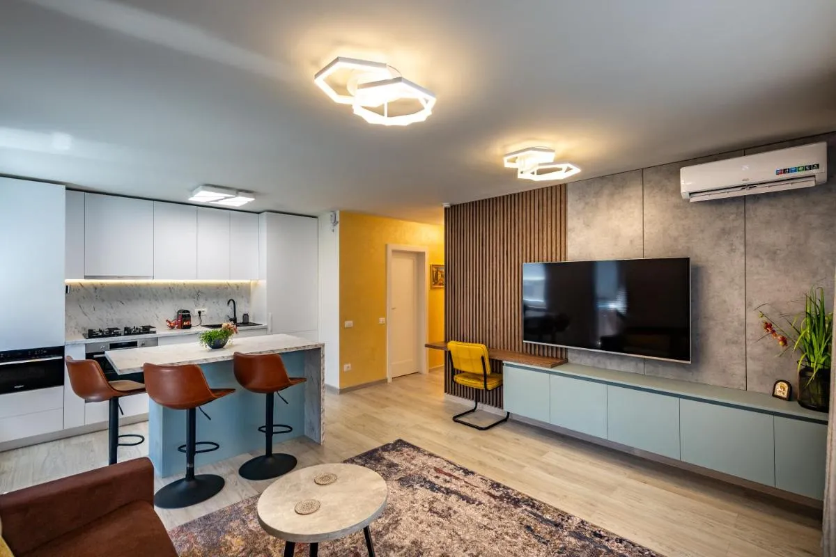 Image 2 of 5th Floor Executive Apartment with Balcony and Free Parking