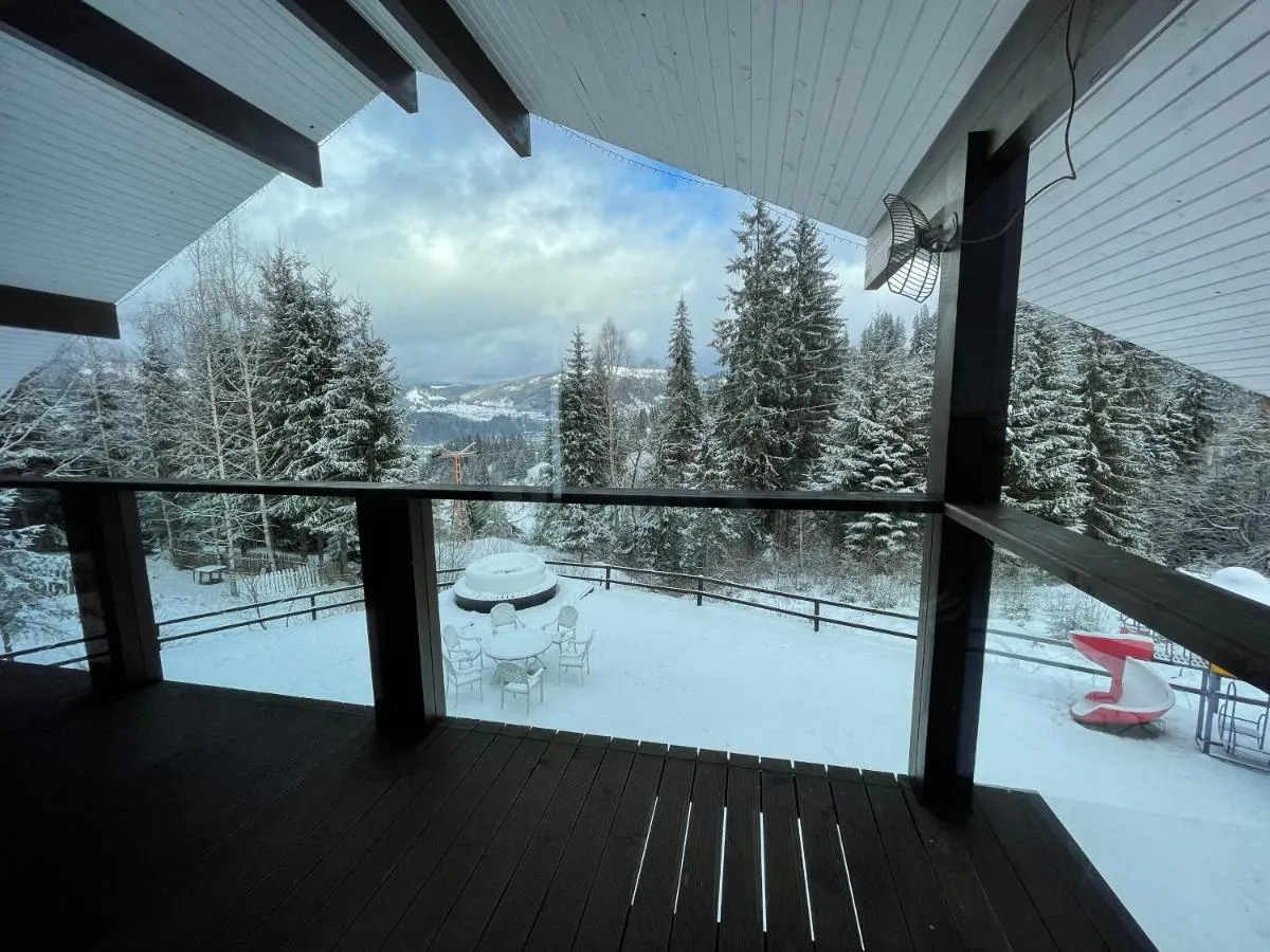 Image 6 of Alpine Lounge