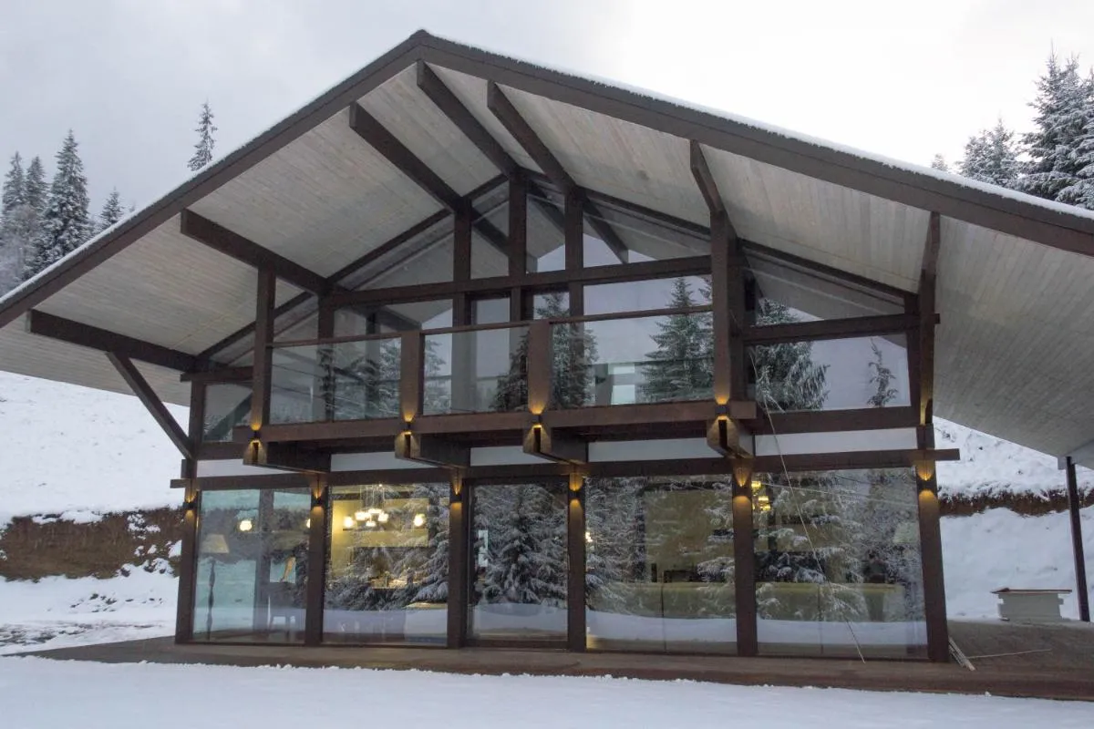 Image 2 of Alpine Lounge