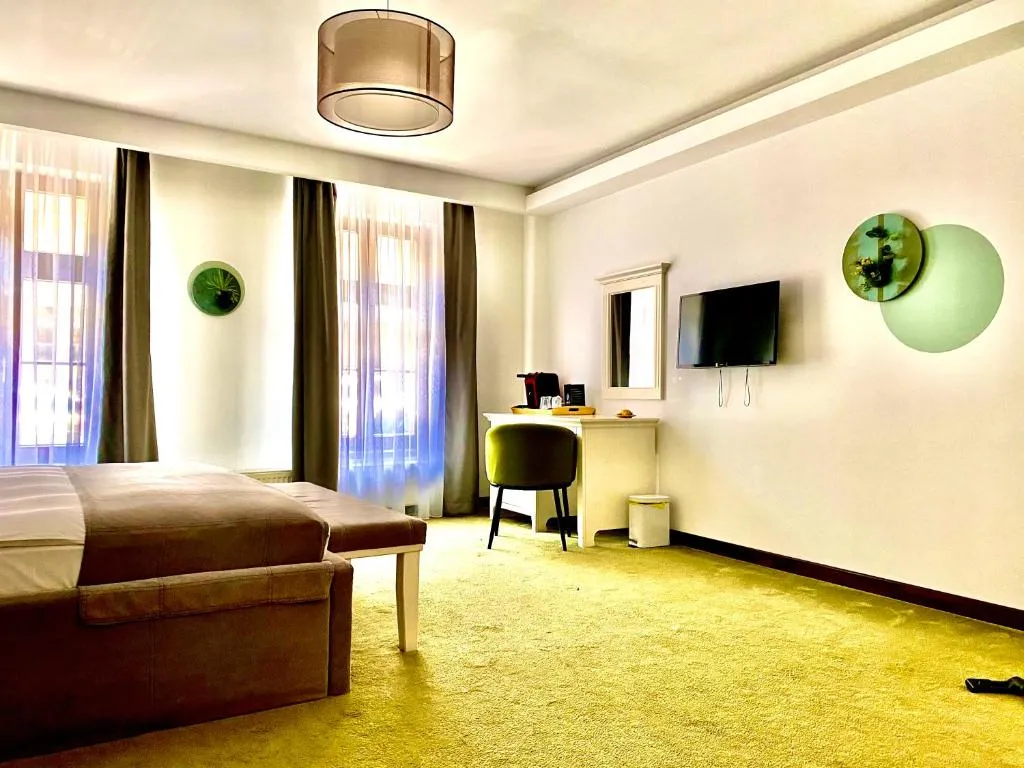Image 1 of Arce Boutique