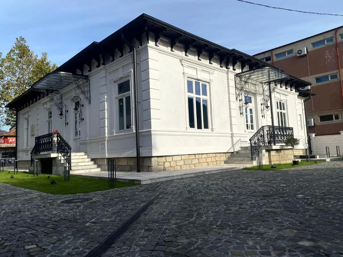 Image 2 of Augsburg Apart