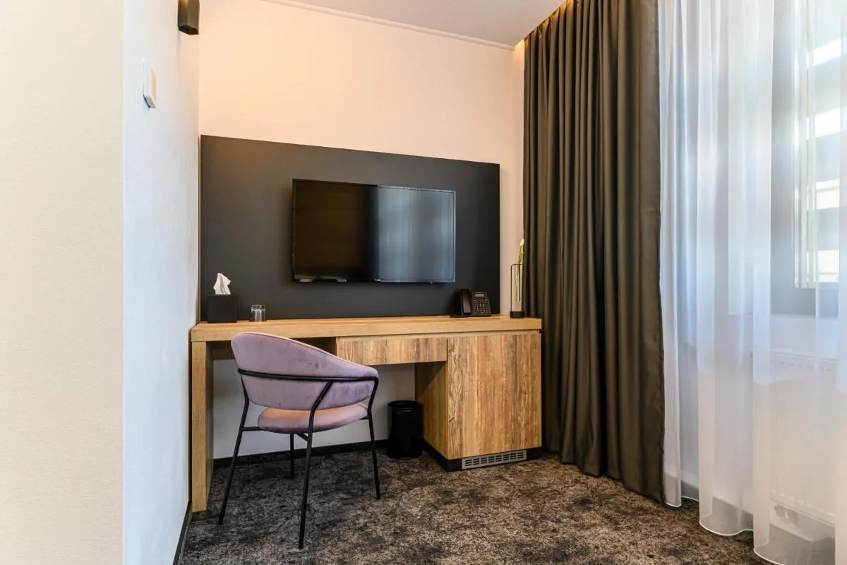 Image 7 of B THE HOTEL
