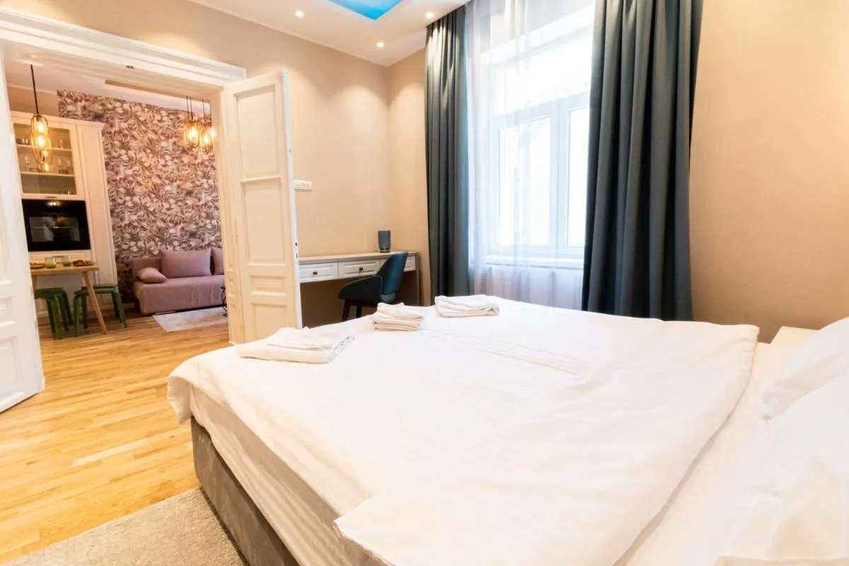 Image 6 of Black Gate – Quiet Studio in the Heart of Old Town with Free Private Secured Parking