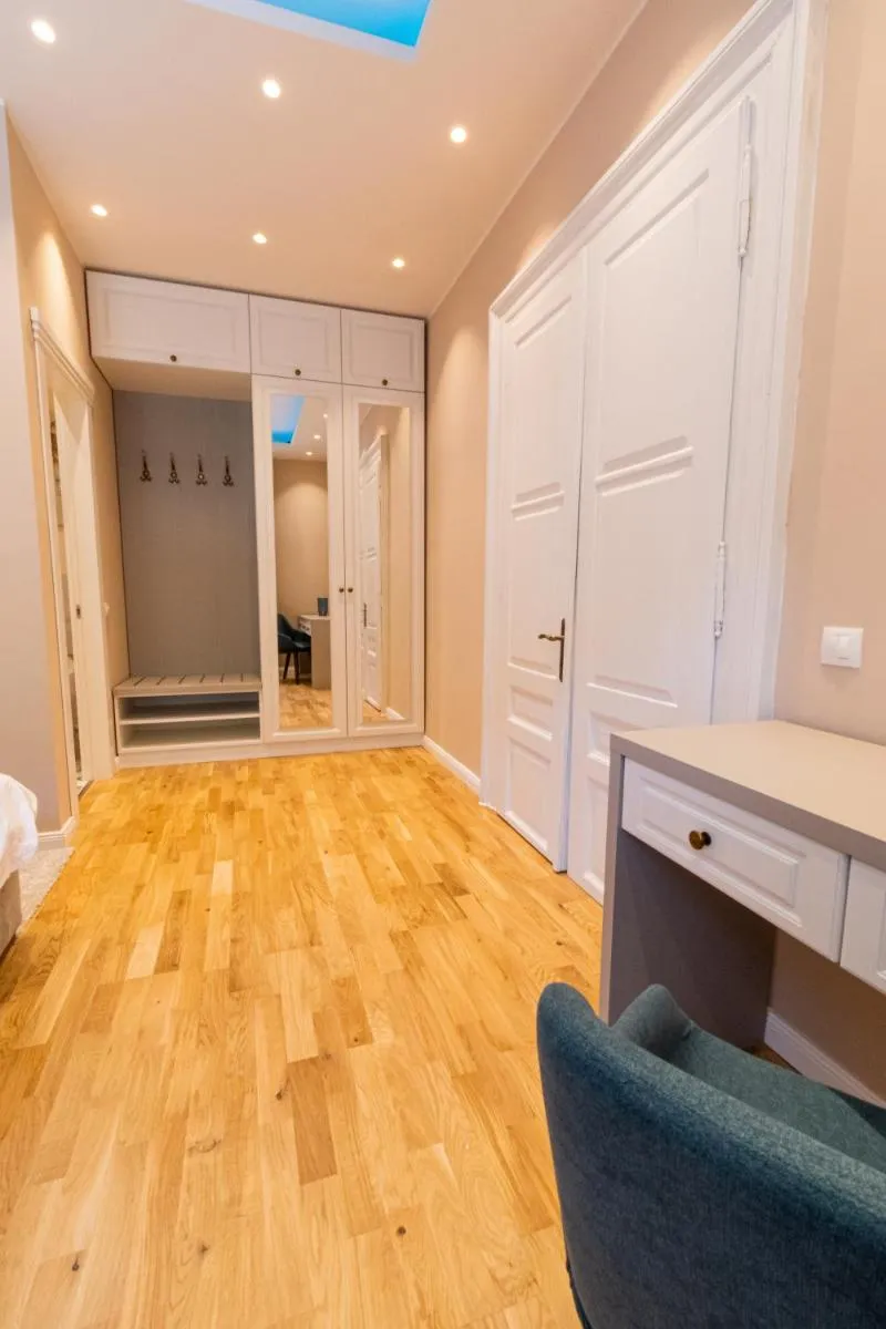 Image 7 of Black Gate – Quiet Studio in the Heart of Old Town with Free Private Secured Parking