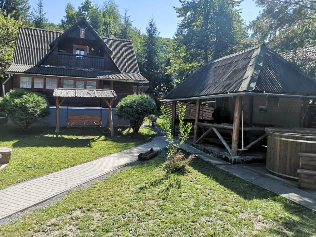 Image 2 of Cabana Cerbul de Aur Sub Cetate (Lacul Zetea)