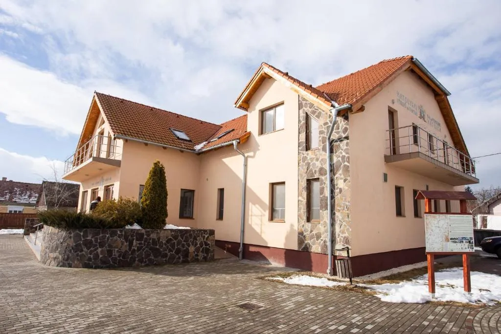 Image 1 of Camere de închiriat Hătuica