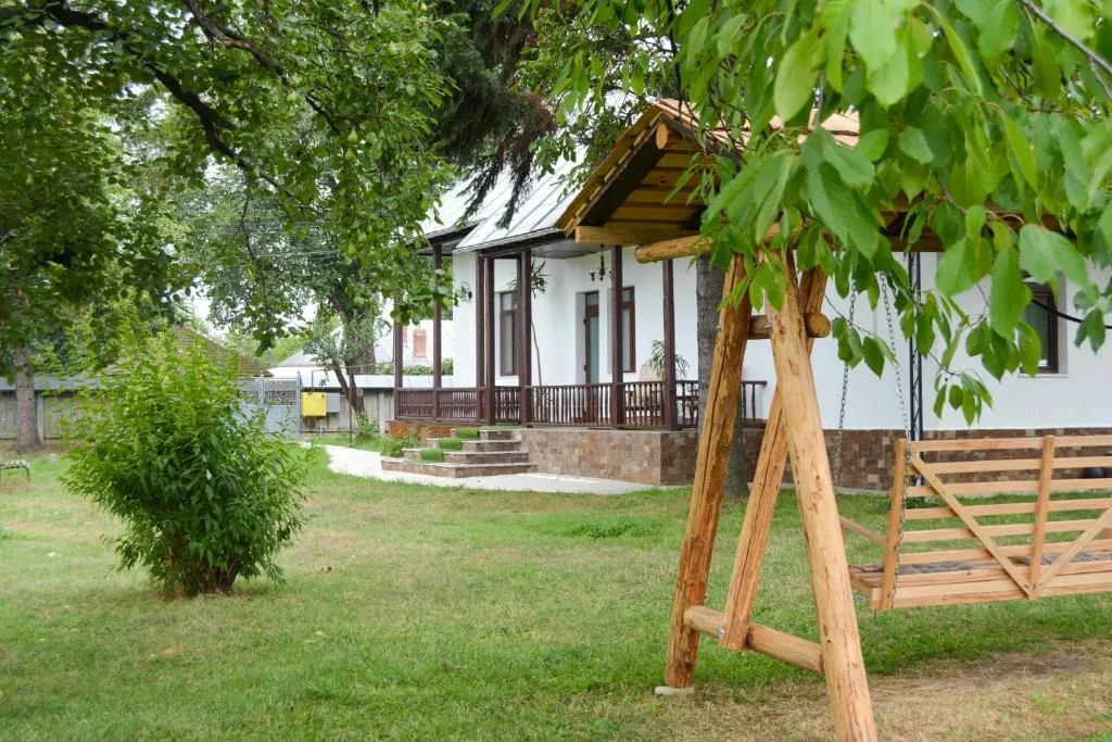 Image 1 of Casa Humulesti, fii vecinul lui Ion Creanga