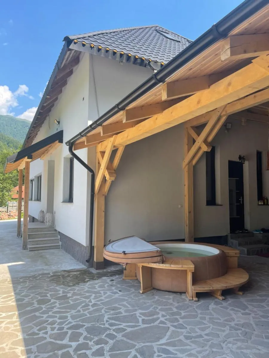 Image 2 of Casa Tudor