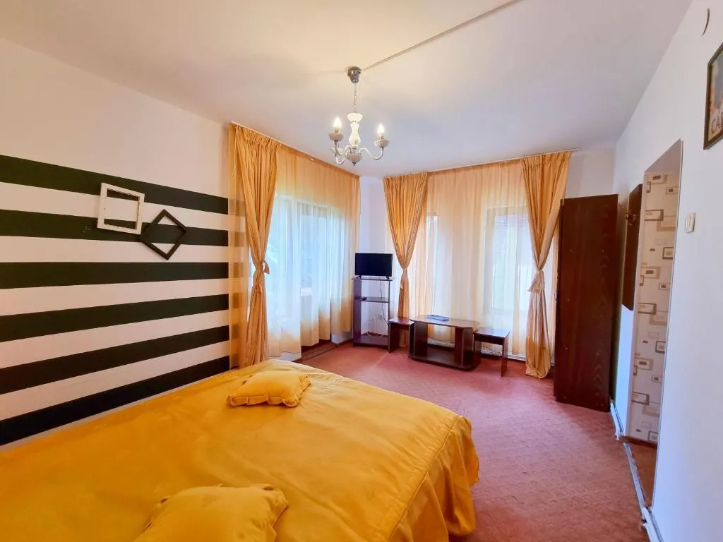 Image 1 of Casa cu Brazi