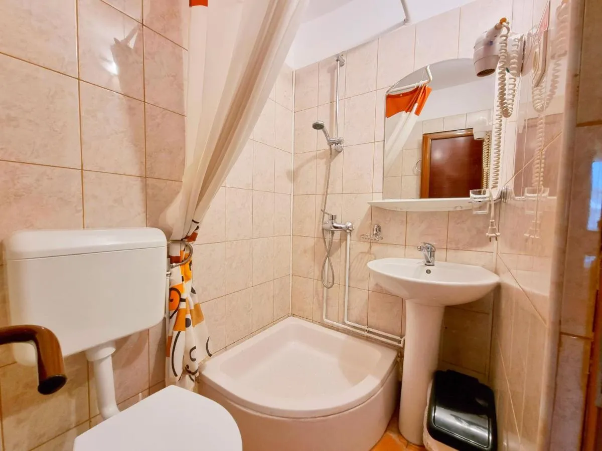 Image 3 of Casa cu Brazi