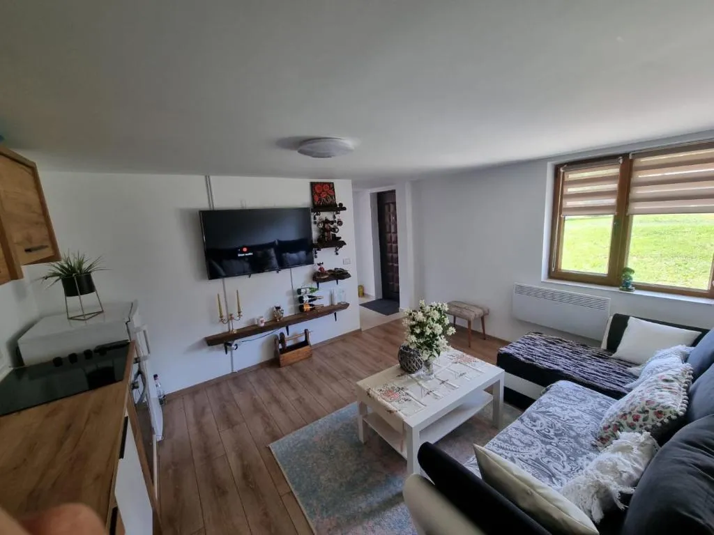 Image 1 of Casa primitoare in inima naturii si padurii