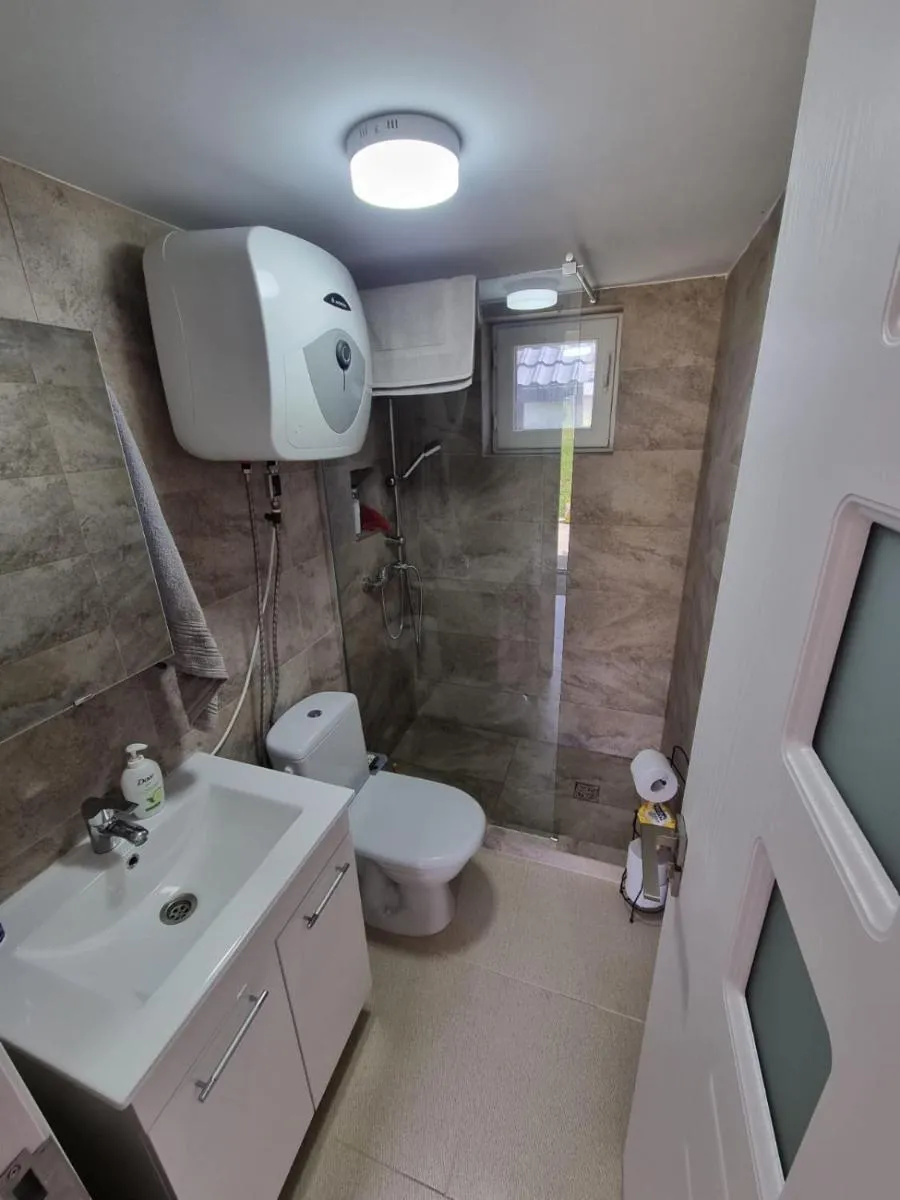 Image 4 of Casa primitoare in inima naturii si padurii