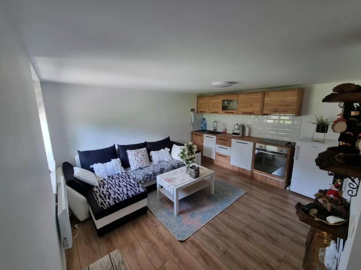 Image 5 of Casa primitoare in inima naturii si padurii