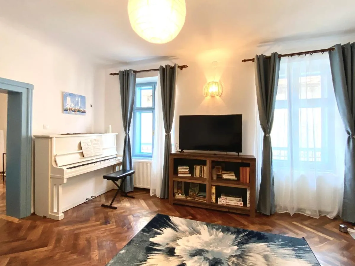 Image 3 of Central Pianissimo Apartment