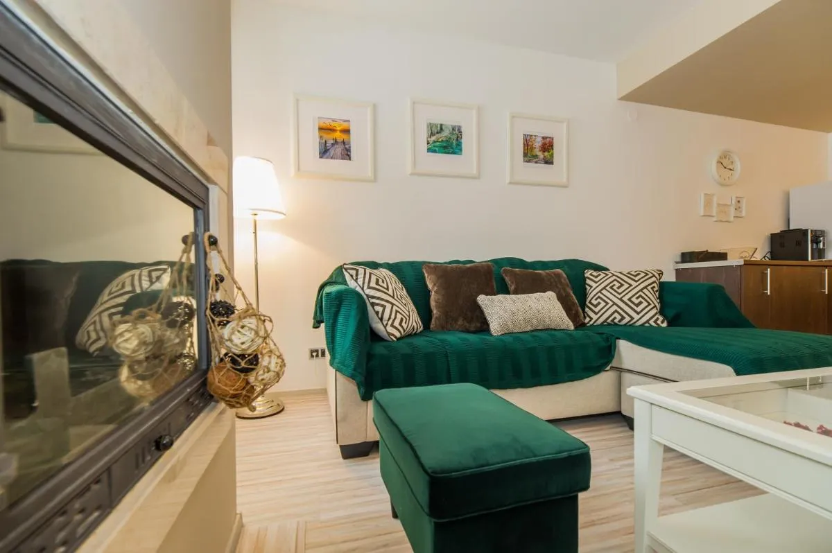 Image 5 of Charming 2-Bedroom, Silver Mountain, A Building
