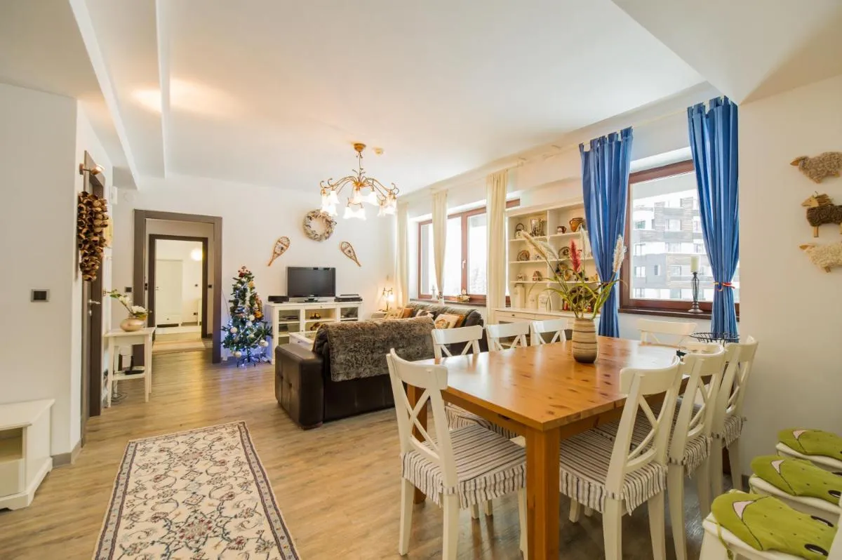 Image 2 of Charming 3-Bedroom Apartment