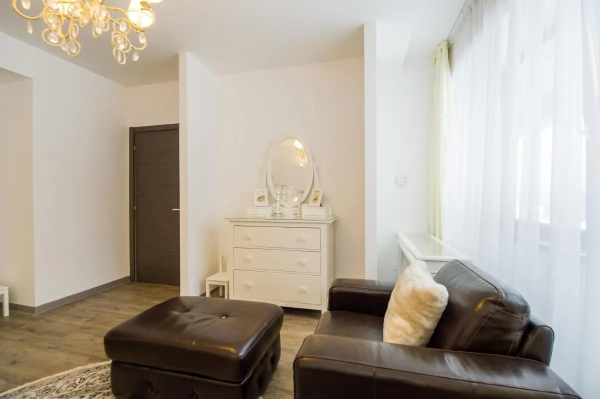 Image 7 of Charming 3-Bedroom Apartment