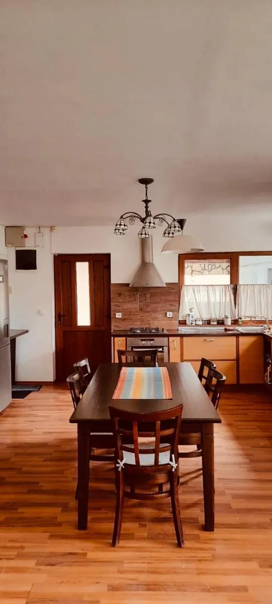 Image 7 of Cheerful 4-bedroom & kids friendly home