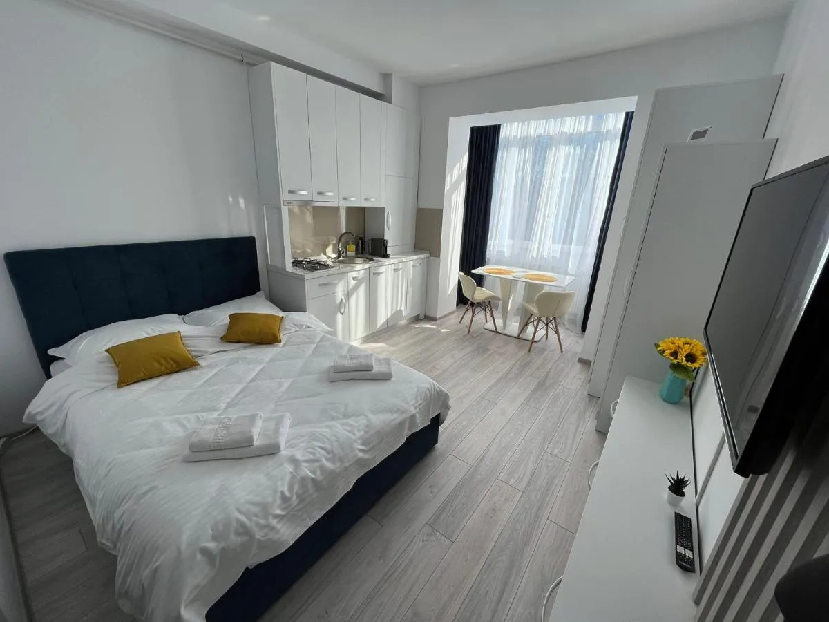 Image 3 of Chic Studio