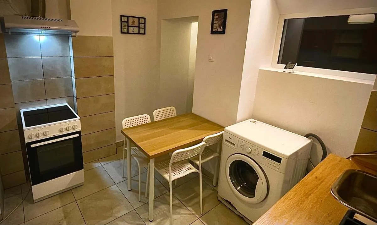 Image 5 of Chill House