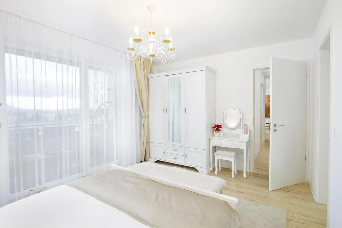 Image 3 of Cliché Luxury Apartment
