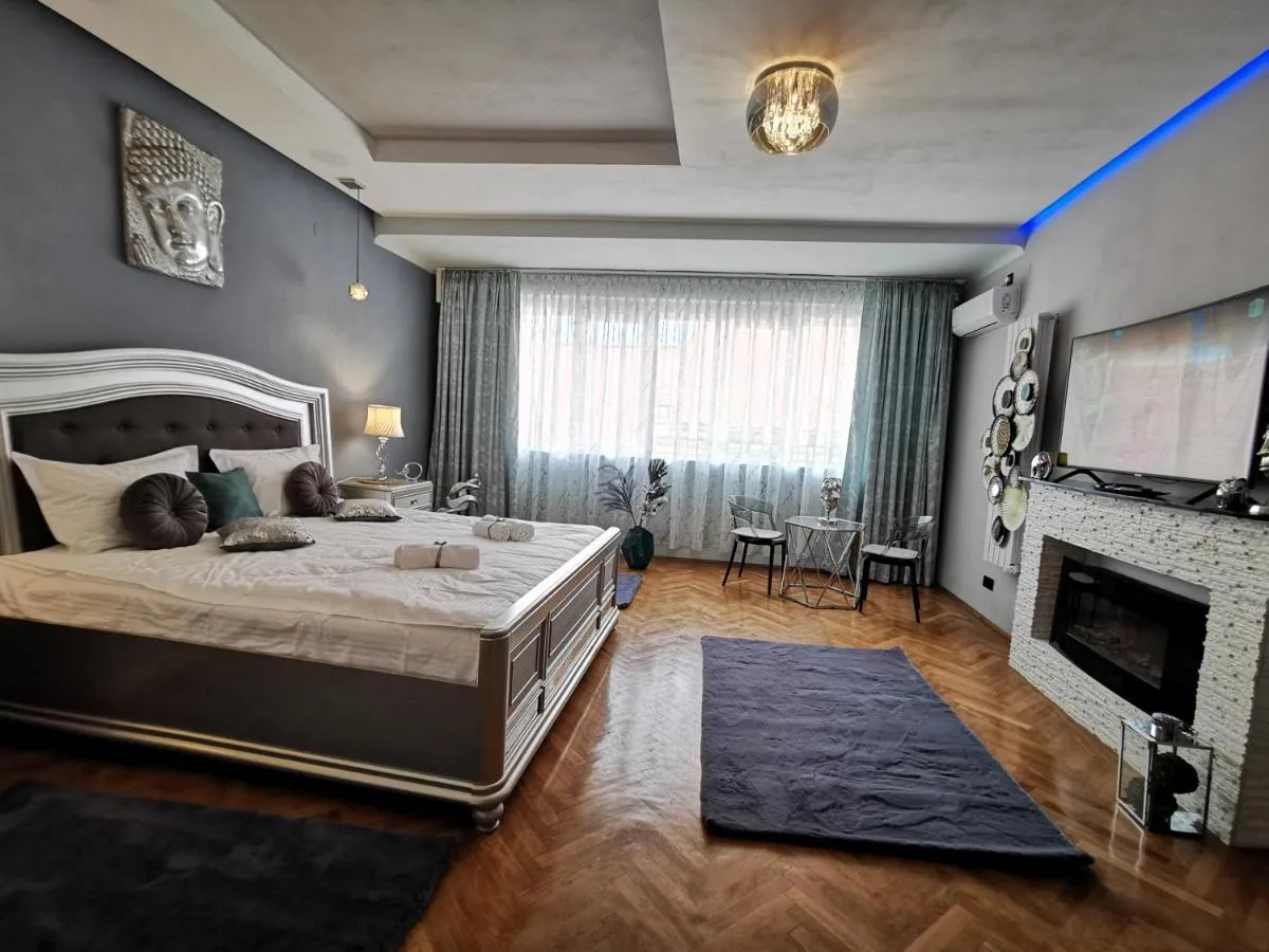 Image 4 of Crystal Central Apartment