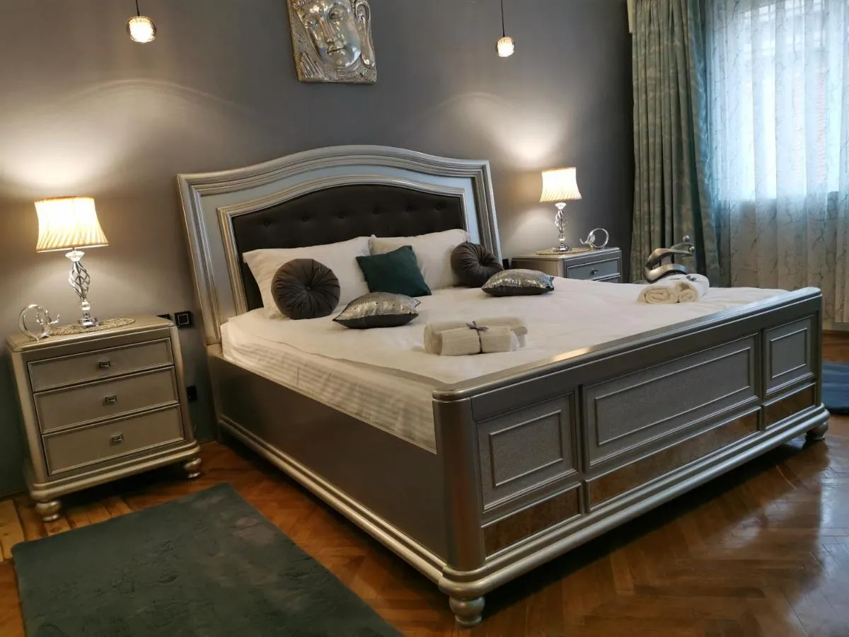 Image 3 of Crystal Central Apartment