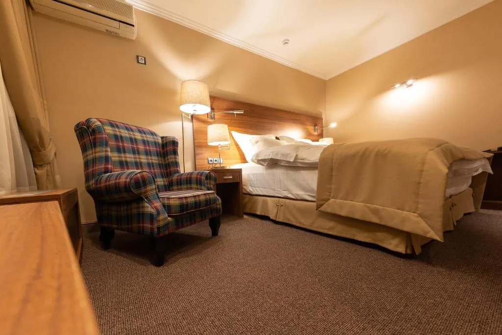 Image 1 of Daria Suite