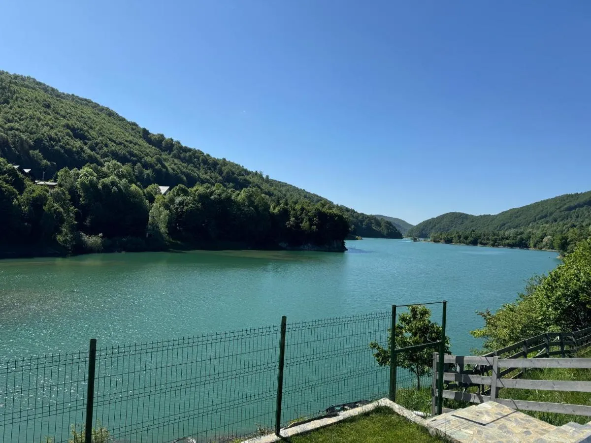 Image 4 of Doftana Lake House