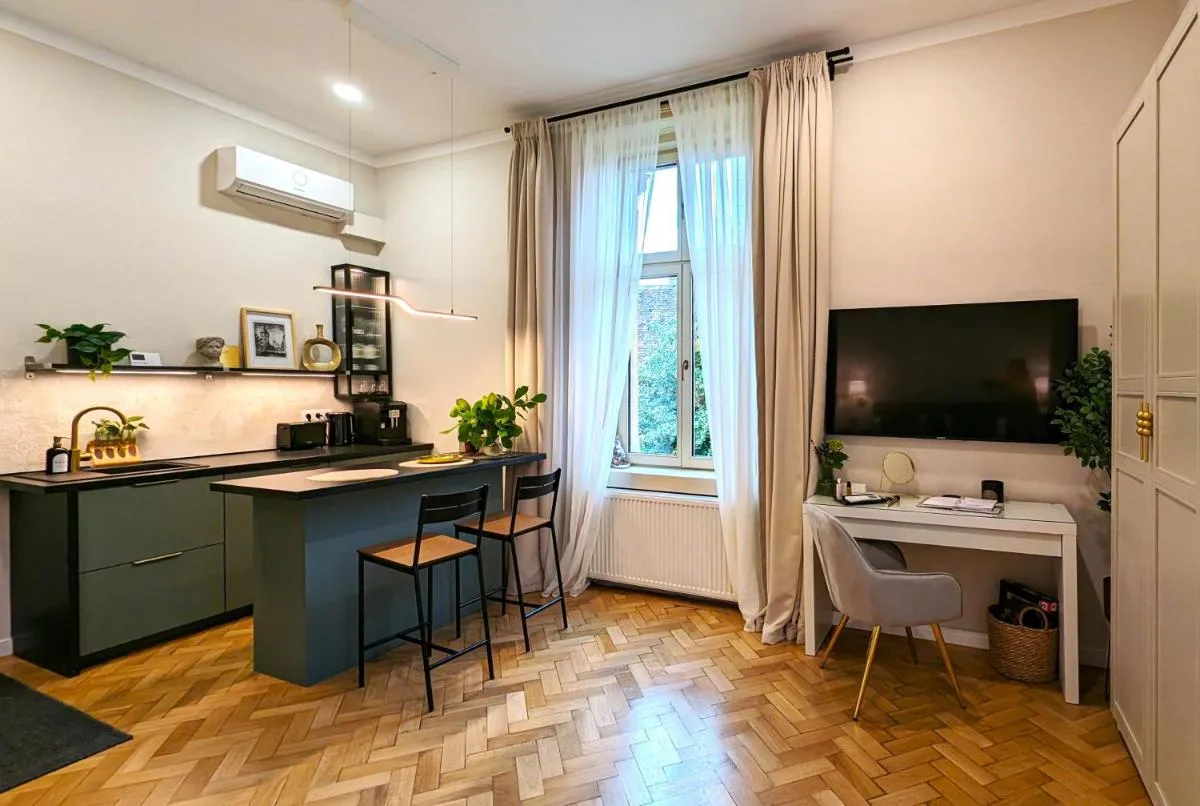 Image 2 of Elegant Apartment in Historic Center, Quiet Area