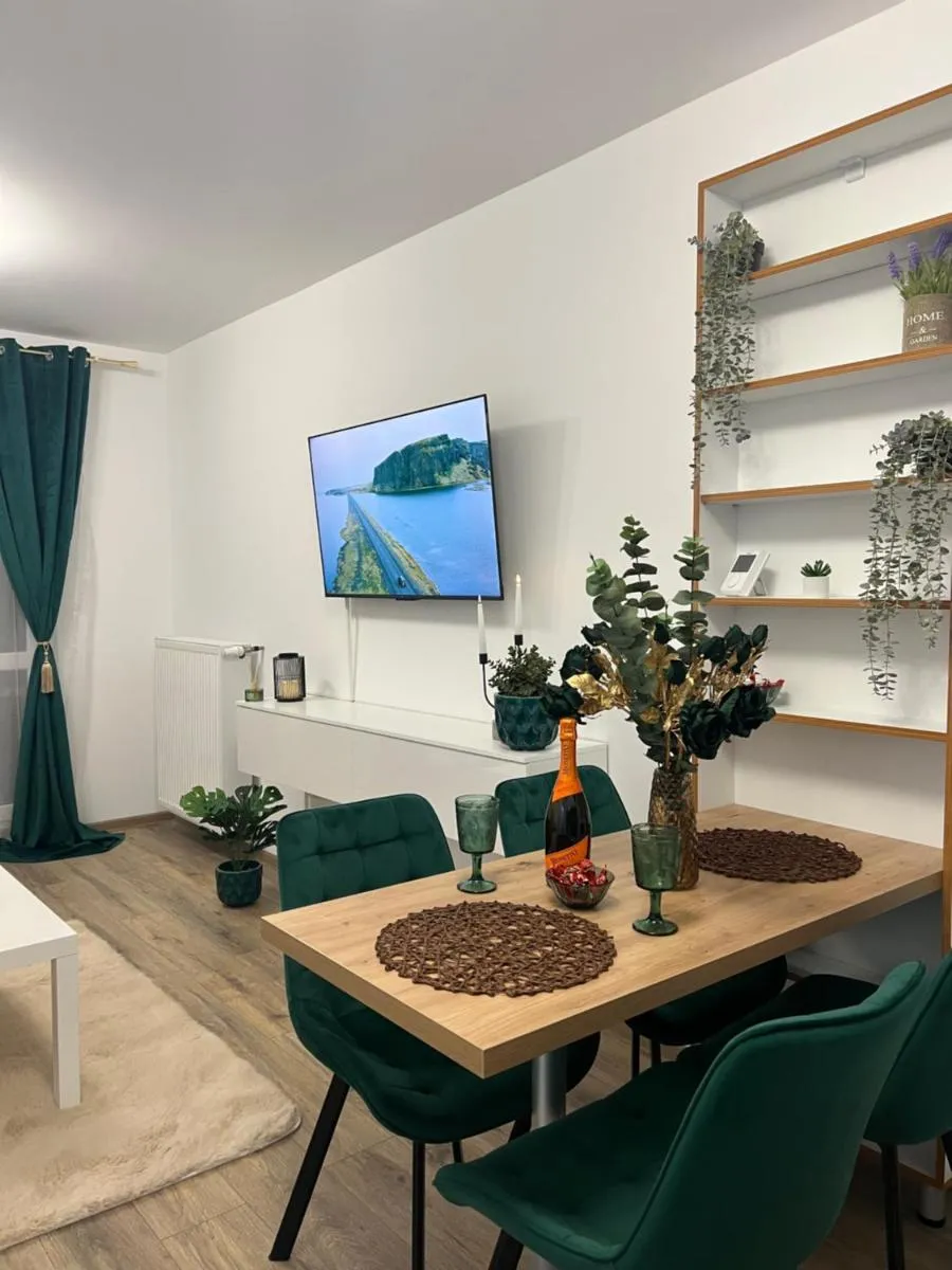 Image 5 of Emerald Residence