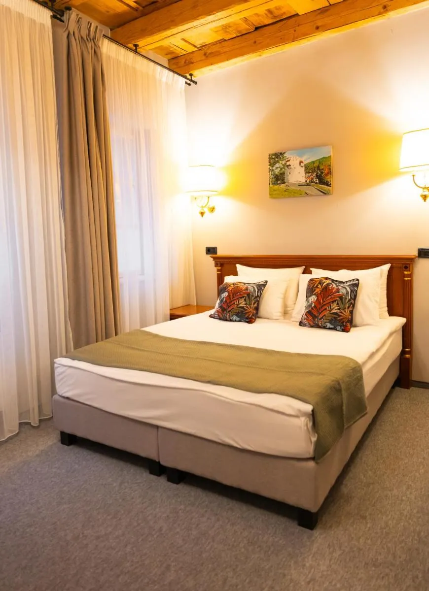 Image 6 of Epic rooms
