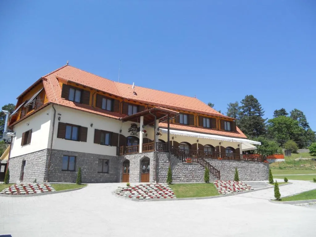 Image 1 of Farkas Panzió