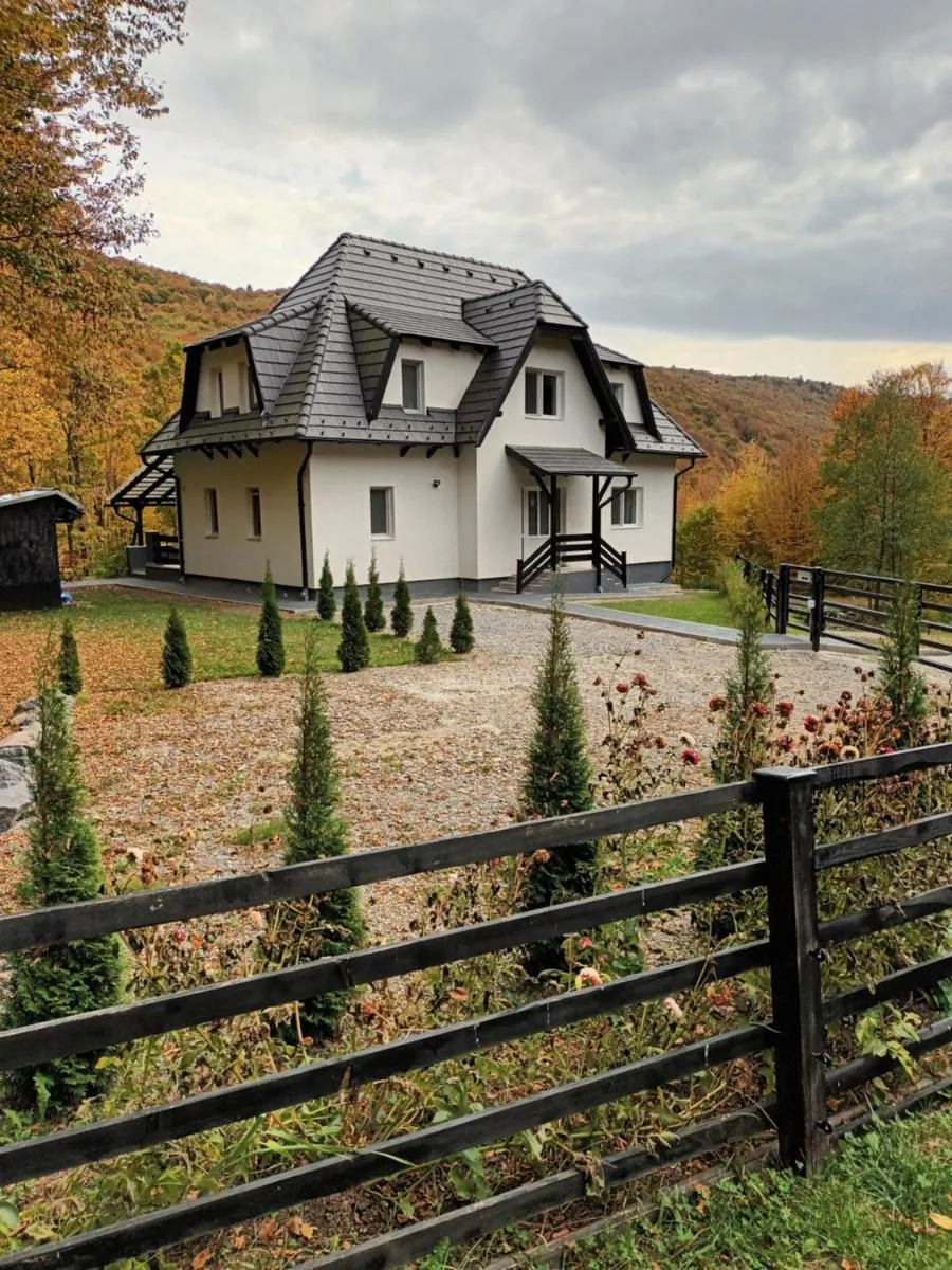 Image 3 of Flow House