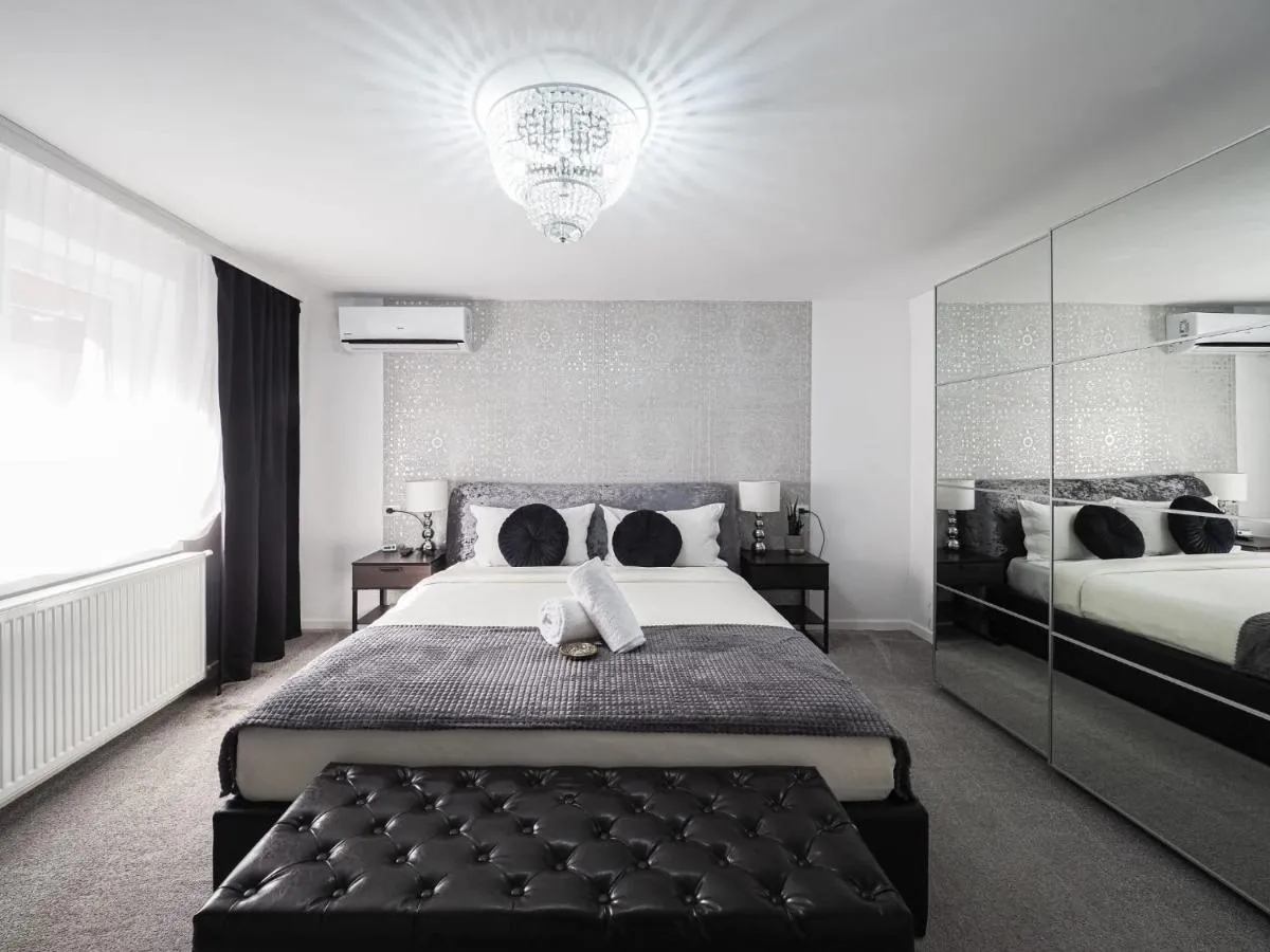 Image 6 of For You Apartments Gold & Silver