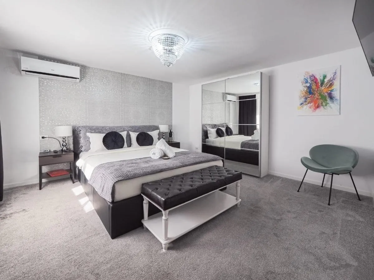Image 3 of For You Apartments Gold & Silver