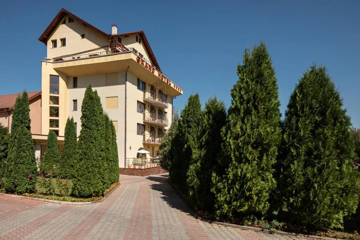 Image 4 of Grand Hotel