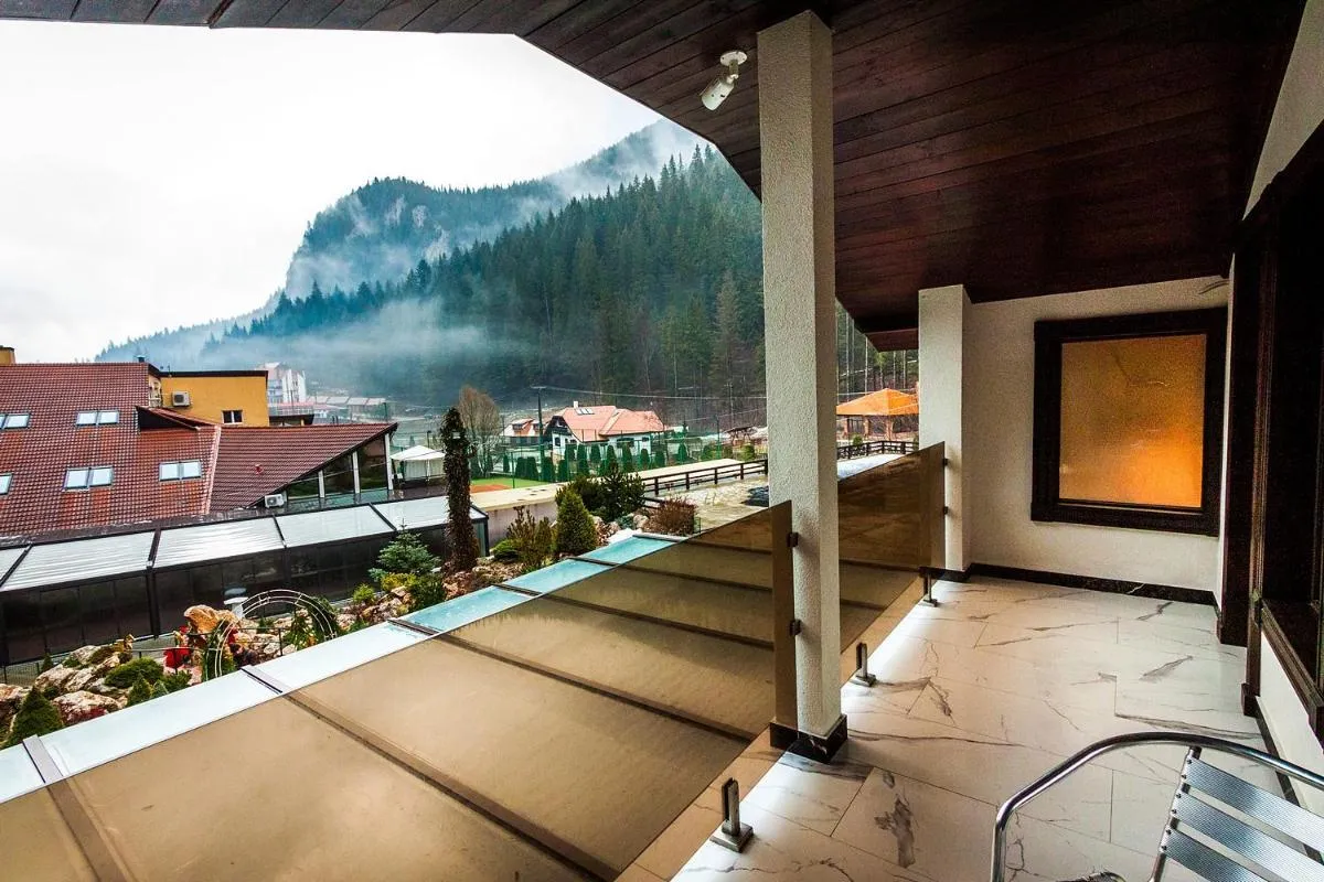Image 2 of Hotel Lacu Rosu
