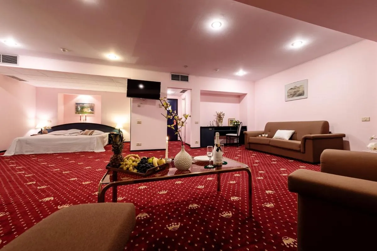 Image 2 of Hotel Mara